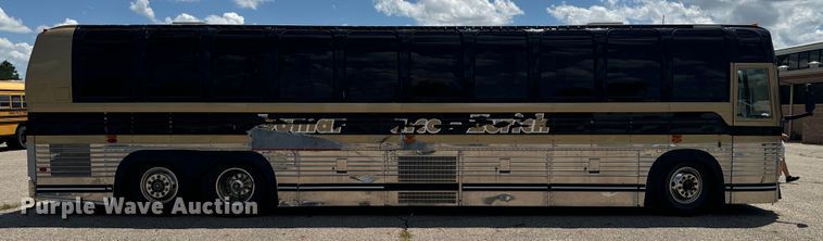 image for item DQ6833 1999 Prevost coach bus