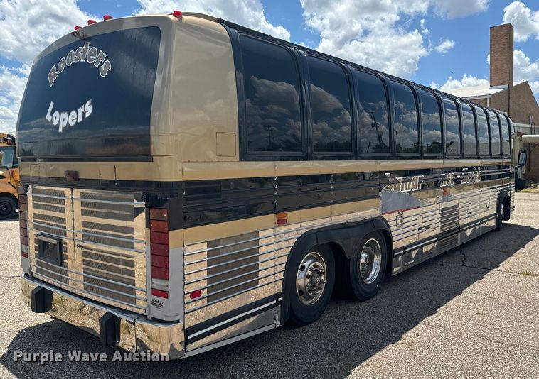 image for item DQ6833 1999 Prevost coach bus