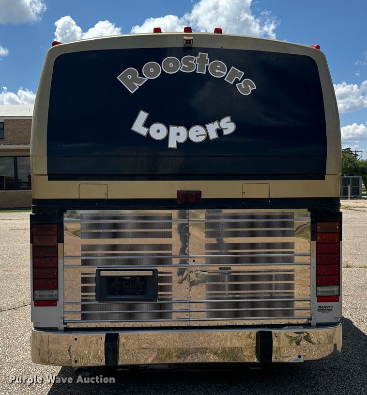 image for item DQ6833 1999 Prevost coach bus