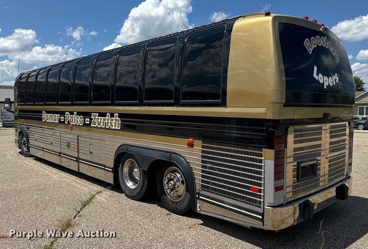 image for item DQ6833 1999 Prevost coach bus
