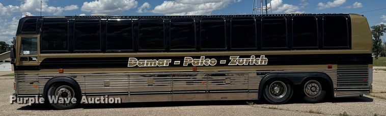 image for item DQ6833 1999 Prevost coach bus