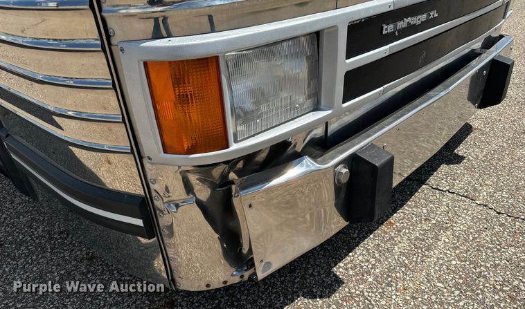 image for item DQ6833 1999 Prevost coach bus