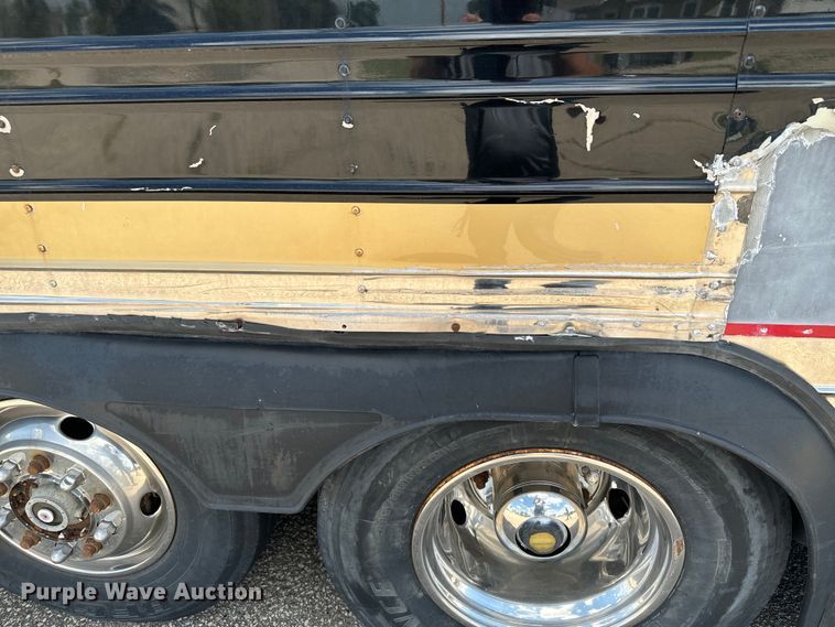 image for item DQ6833 1999 Prevost coach bus