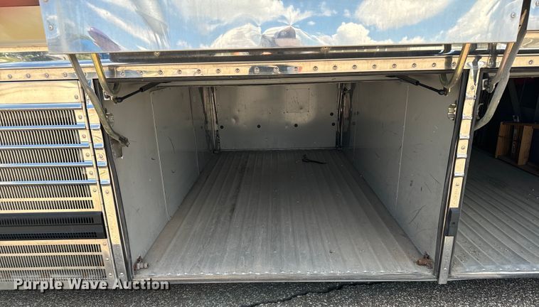 image for item DQ6833 1999 Prevost coach bus