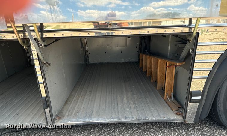 image for item DQ6833 1999 Prevost coach bus