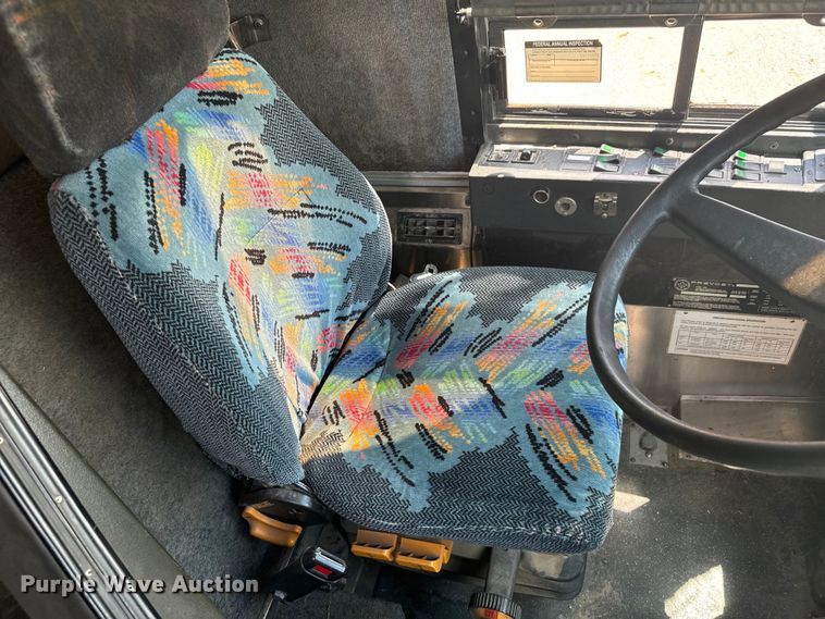 image for item DQ6833 1999 Prevost coach bus