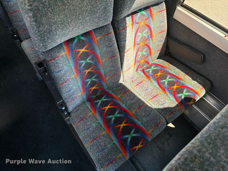 image for item DQ6833 1999 Prevost coach bus