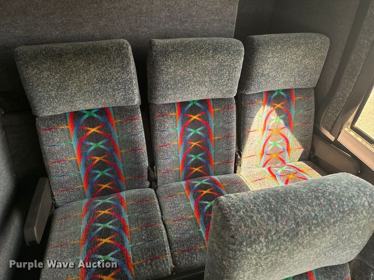 image for item DQ6833 1999 Prevost coach bus