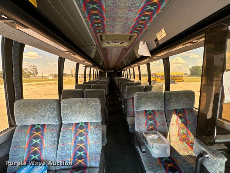 image for item DQ6833 1999 Prevost coach bus