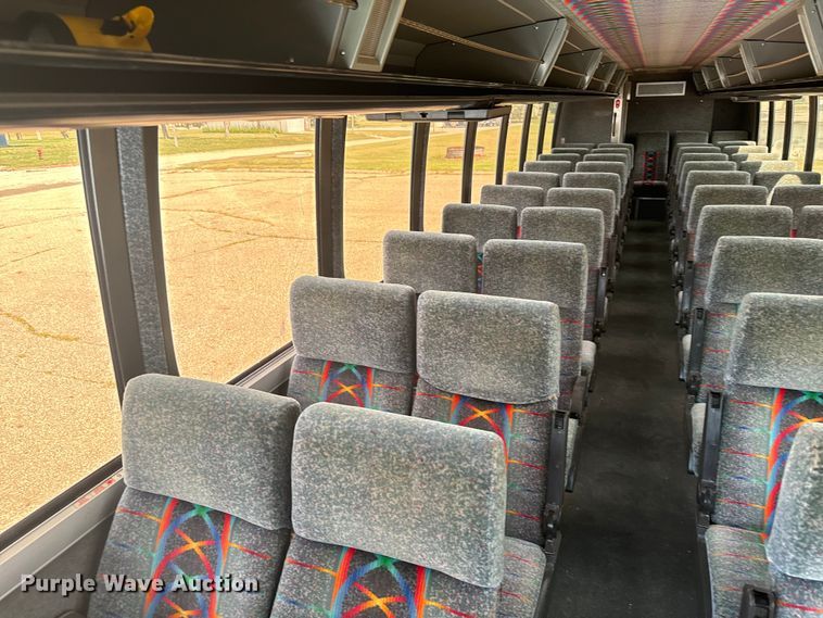 image for item DQ6833 1999 Prevost coach bus