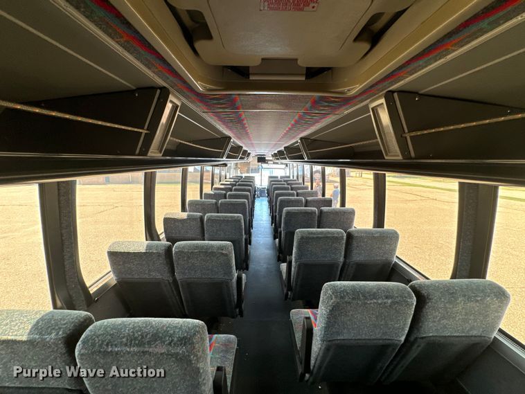 image for item DQ6833 1999 Prevost coach bus