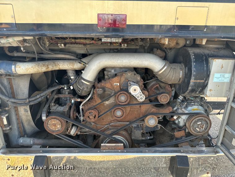 image for item DQ6833 1999 Prevost coach bus