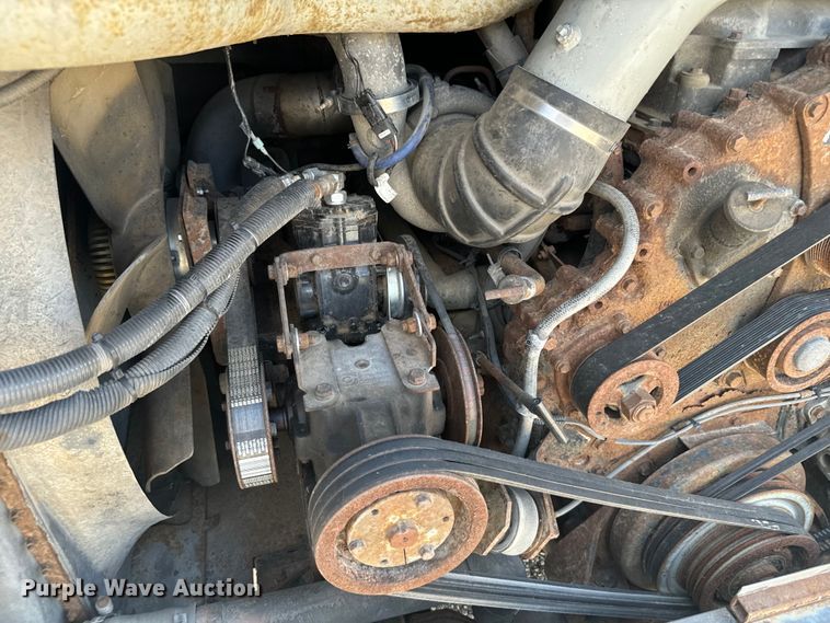 image for item DQ6833 1999 Prevost coach bus