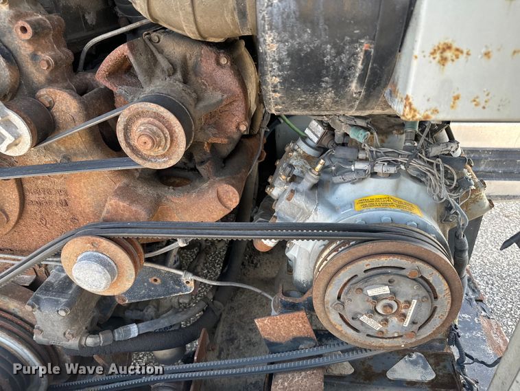 image for item DQ6833 1999 Prevost coach bus