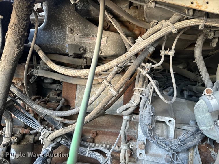 image for item DQ6833 1999 Prevost coach bus