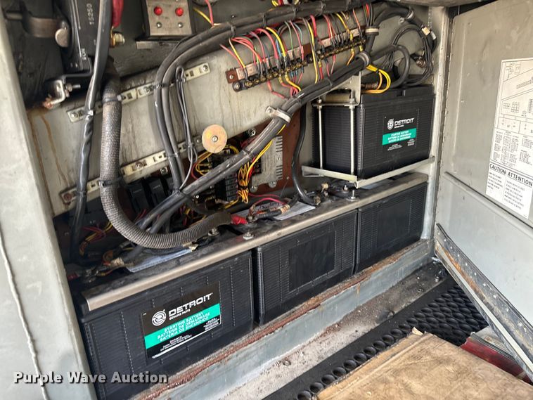 image for item DQ6833 1999 Prevost coach bus