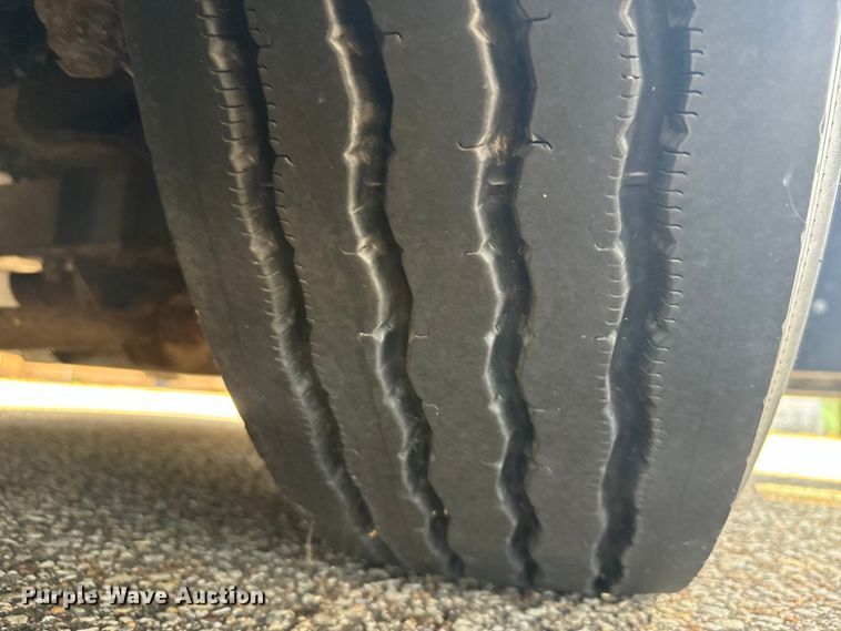 image for item DQ6833 1999 Prevost coach bus