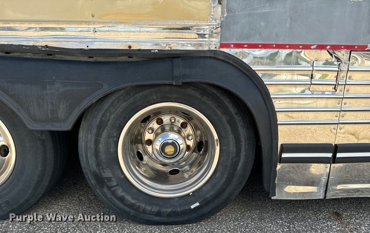 image for item DQ6833 1999 Prevost coach bus