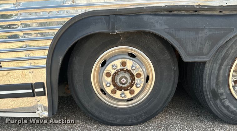 image for item DQ6833 1999 Prevost coach bus