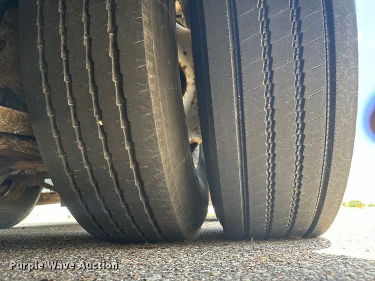 image for item DQ6833 1999 Prevost coach bus