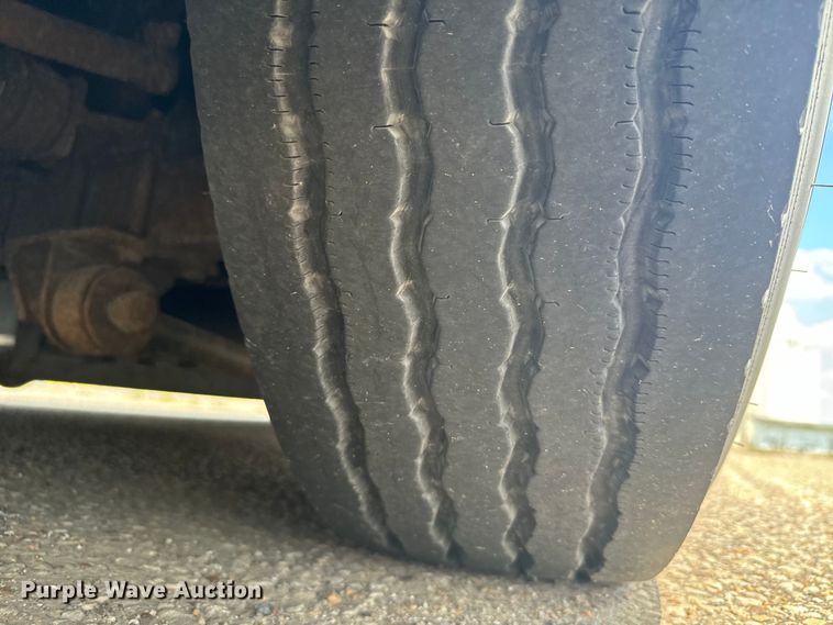 image for item DQ6833 1999 Prevost coach bus