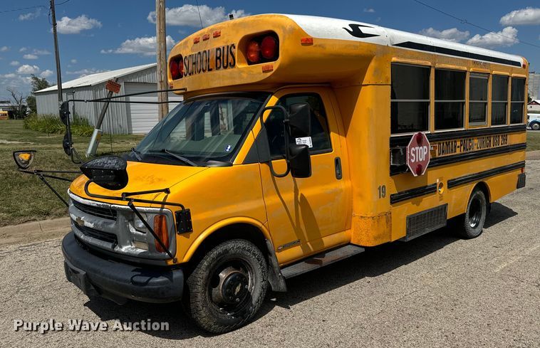image for item DQ6834 2001 Chevrolet  Express school bus