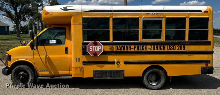image for item DQ6834 2001 Chevrolet  Express school bus