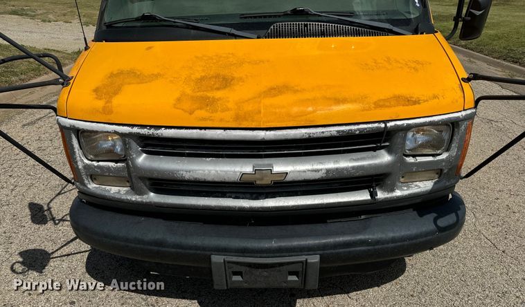 image for item DQ6834 2001 Chevrolet  Express school bus