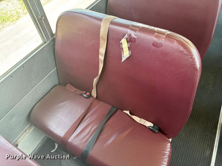 image for item DQ6834 2001 Chevrolet  Express school bus