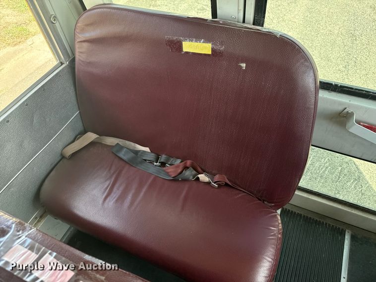 image for item DQ6834 2001 Chevrolet  Express school bus