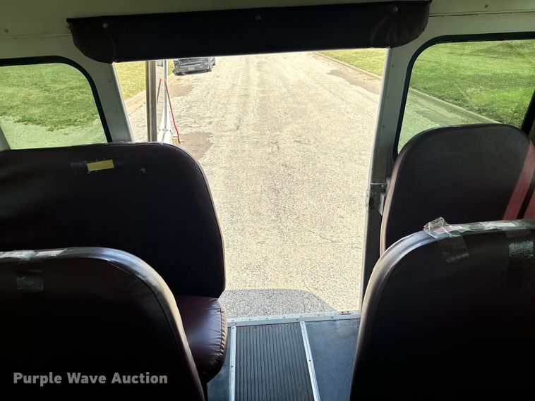 image for item DQ6834 2001 Chevrolet  Express school bus