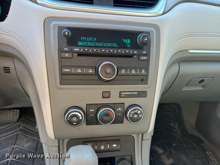 image for item DQ6860 2014 Chevrolet Traverse LS SUV