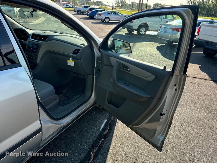 image for item DQ6860 2014 Chevrolet Traverse LS SUV