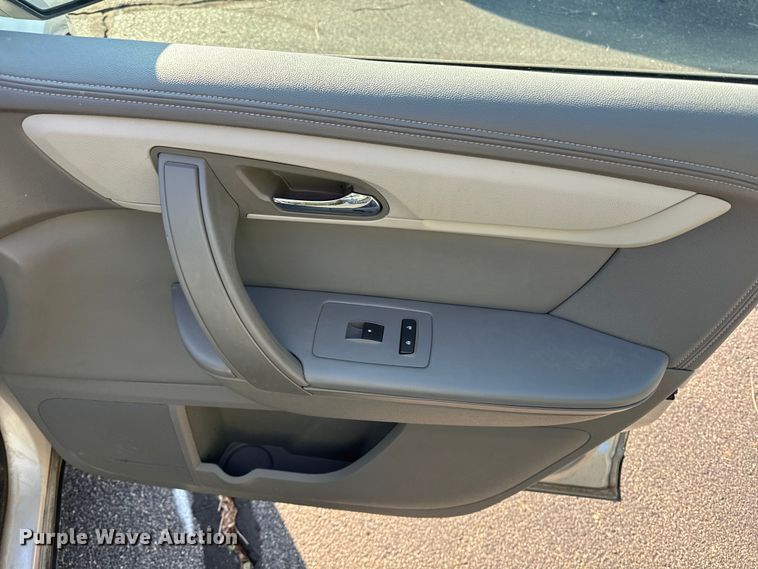 image for item DQ6860 2014 Chevrolet Traverse LS SUV