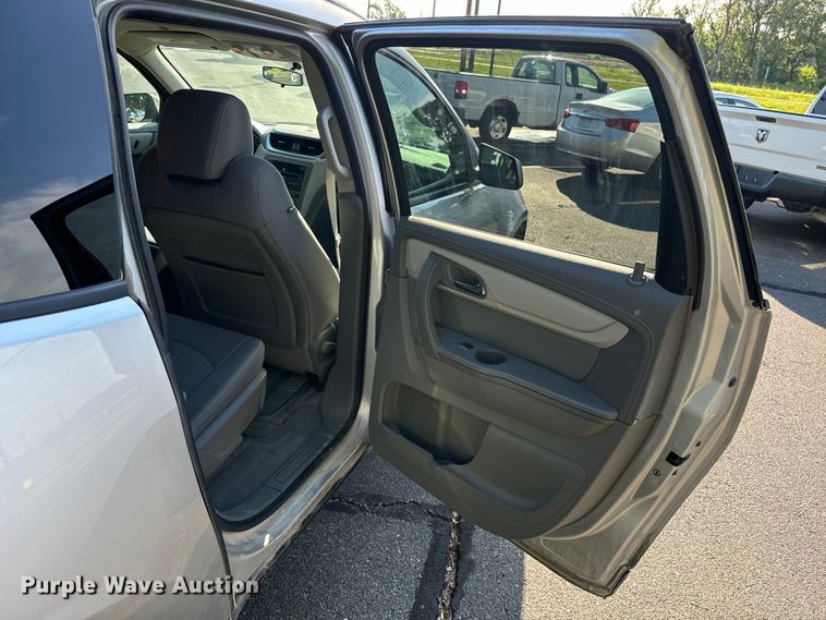 image for item DQ6860 2014 Chevrolet Traverse LS SUV
