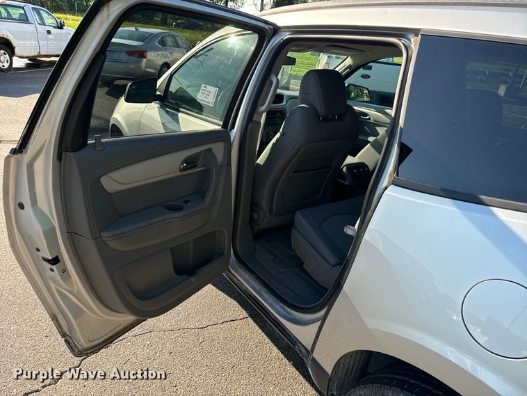 image for item DQ6860 2014 Chevrolet Traverse LS SUV