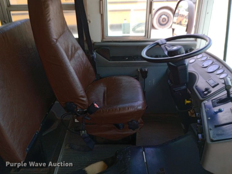 image for item DQ7204 2005 Blue Bird  school bus