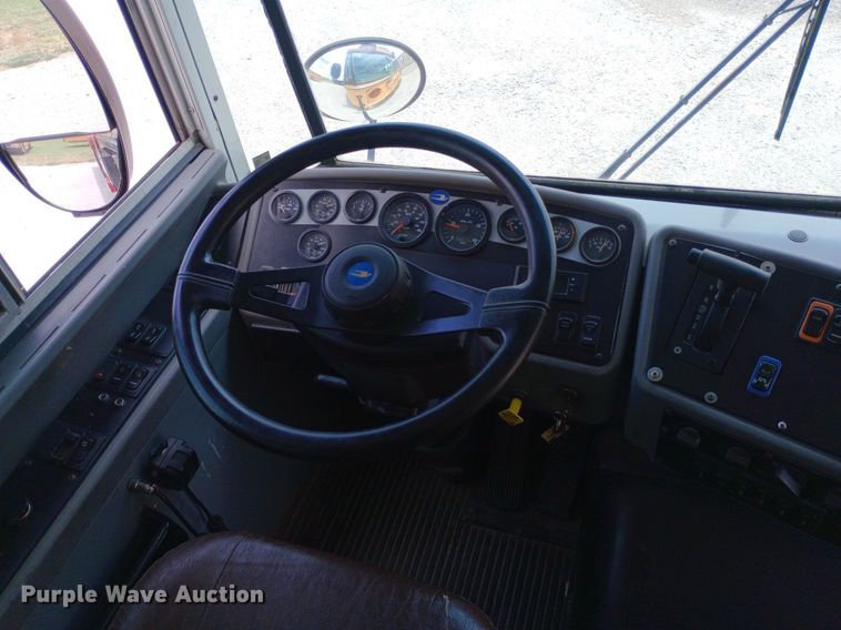 image for item DQ7204 2005 Blue Bird  school bus