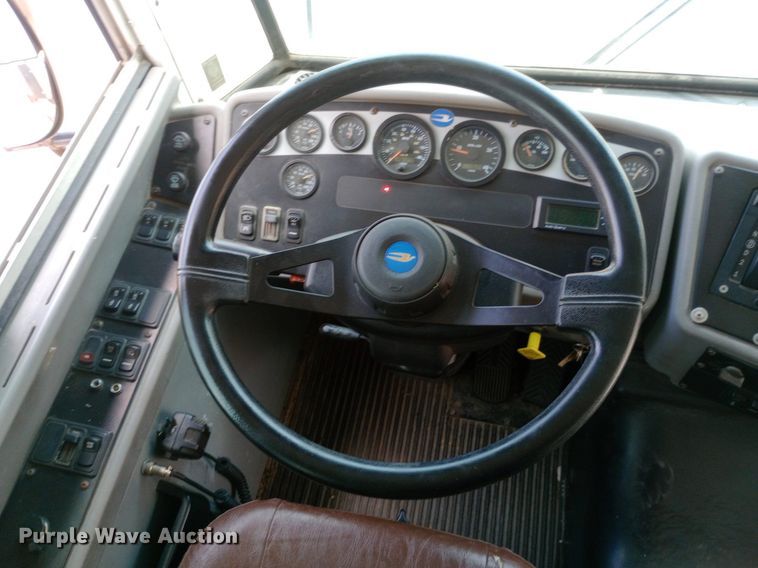 image for item DQ7204 2005 Blue Bird  school bus