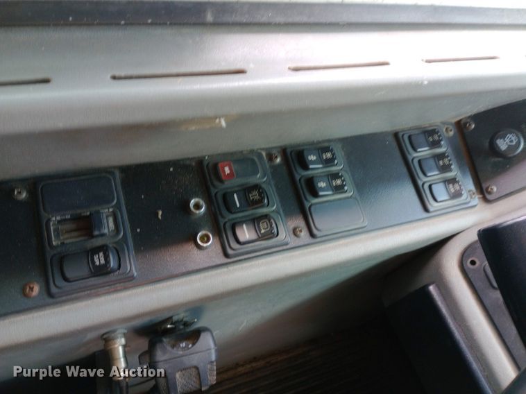 image for item DQ7204 2005 Blue Bird  school bus