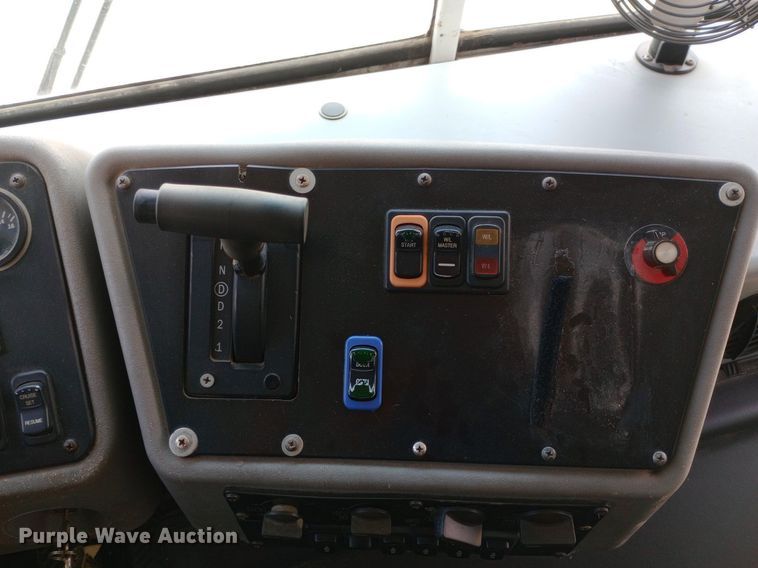 image for item DQ7204 2005 Blue Bird  school bus