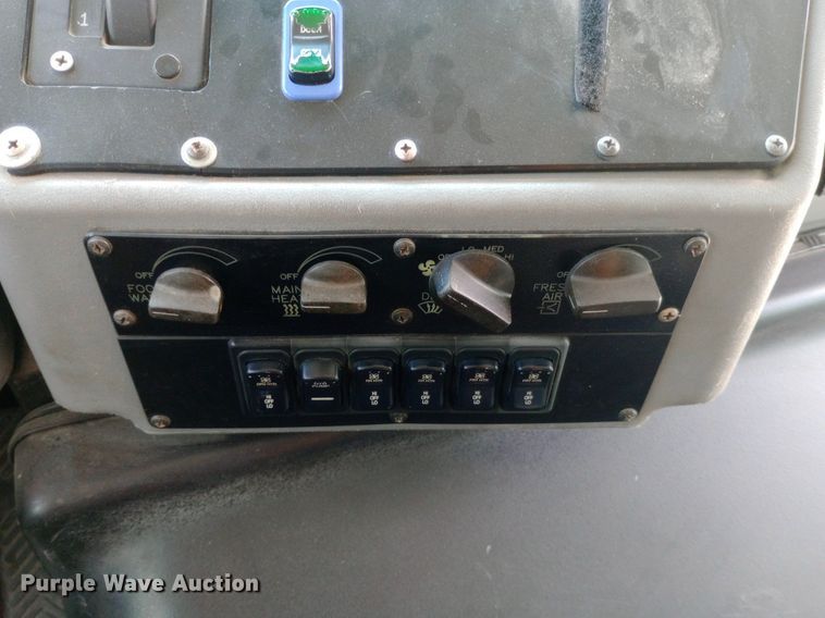 image for item DQ7204 2005 Blue Bird  school bus