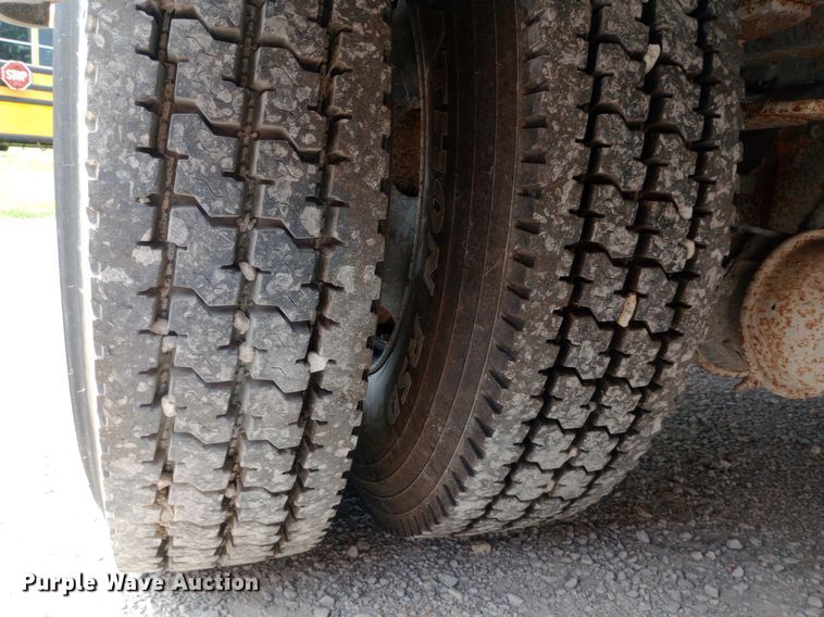 image for item DQ7204 2005 Blue Bird  school bus