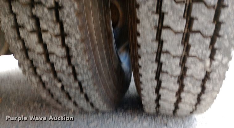 image for item DQ7204 2005 Blue Bird  school bus