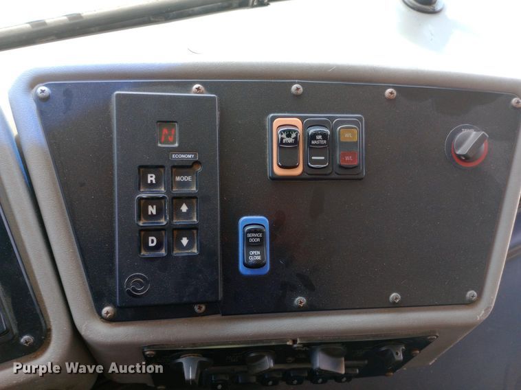 image for item DQ7205 2004 Blue Bird school bus