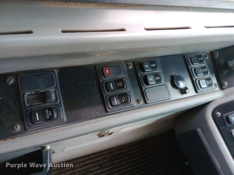 image for item DQ7208 2004 Blue Bird school bus