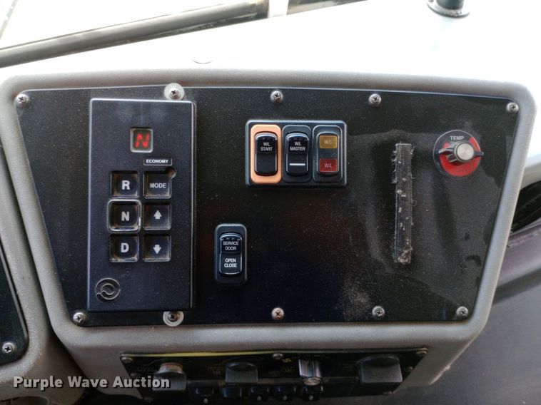 image for item DQ7208 2004 Blue Bird school bus