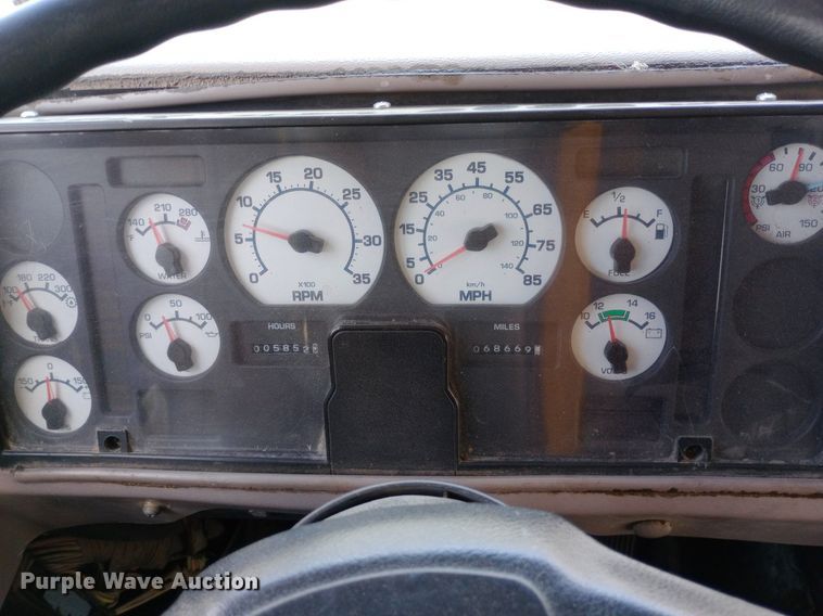 image for item DQ7209 2002 American Transportation Corporation school bus