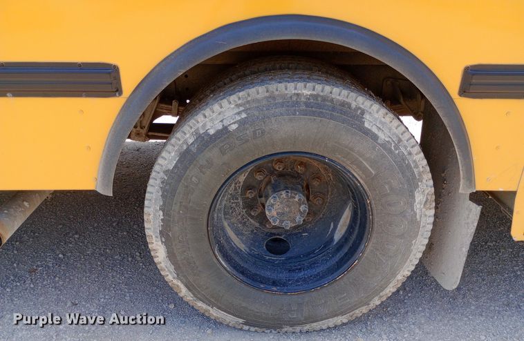 image for item DQ7209 2002 American Transportation Corporation school bus