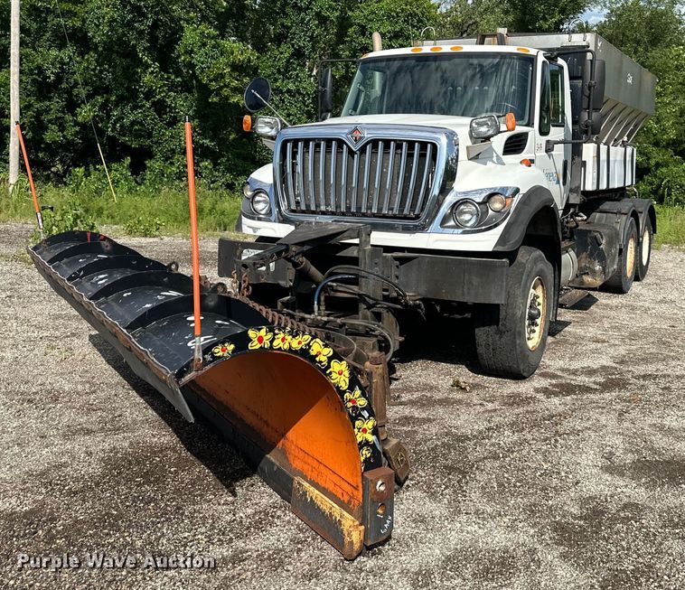 image for item DS4183 2011 International  Workstar  spreader truck